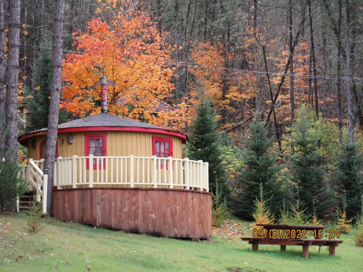 La Maison Sous Les Arbres Saint Roch de Mekinac Esterno foto
