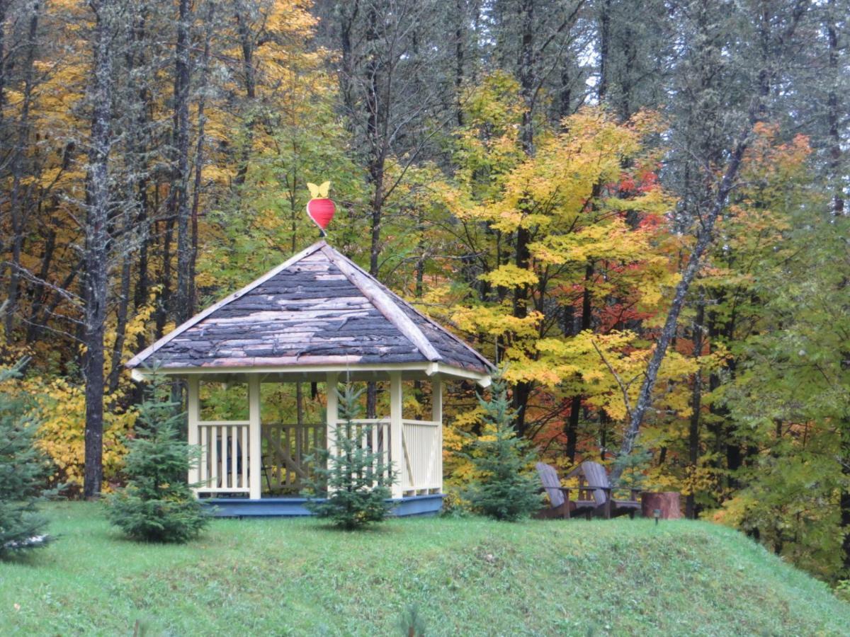 La Maison Sous Les Arbres Saint Roch de Mekinac Esterno foto